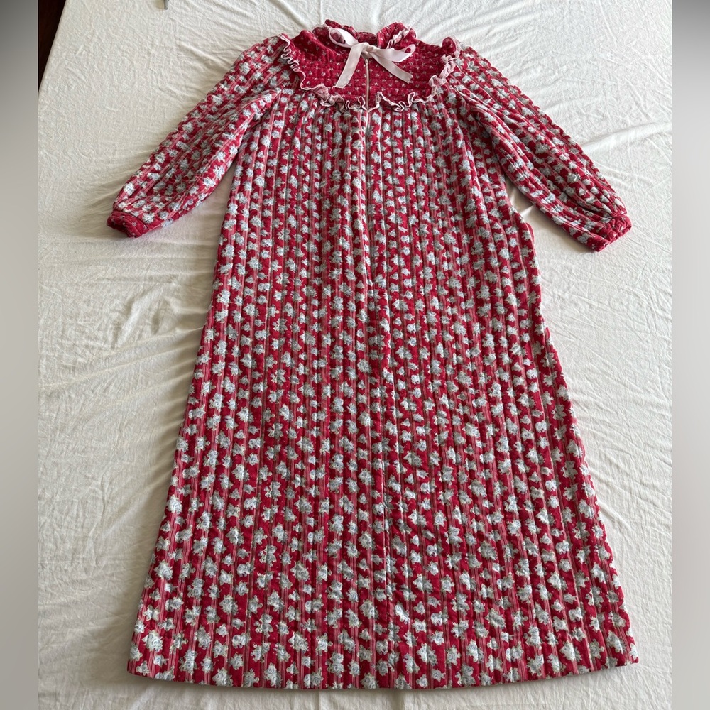 Vintage Quilted Floral Nightgown S ruffles bow tie granny grandpa Cabincore 70’s